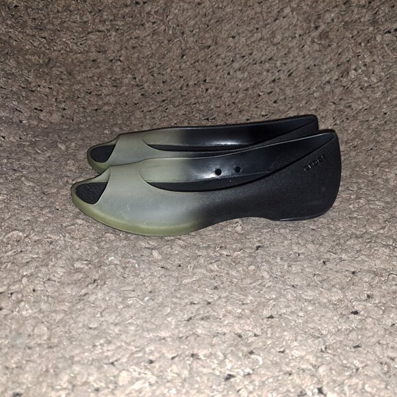 CROCS-Carlie-Ombre White-Black-Peep Toe Flats-Sz 6-Excellent - Picture 2 of 7